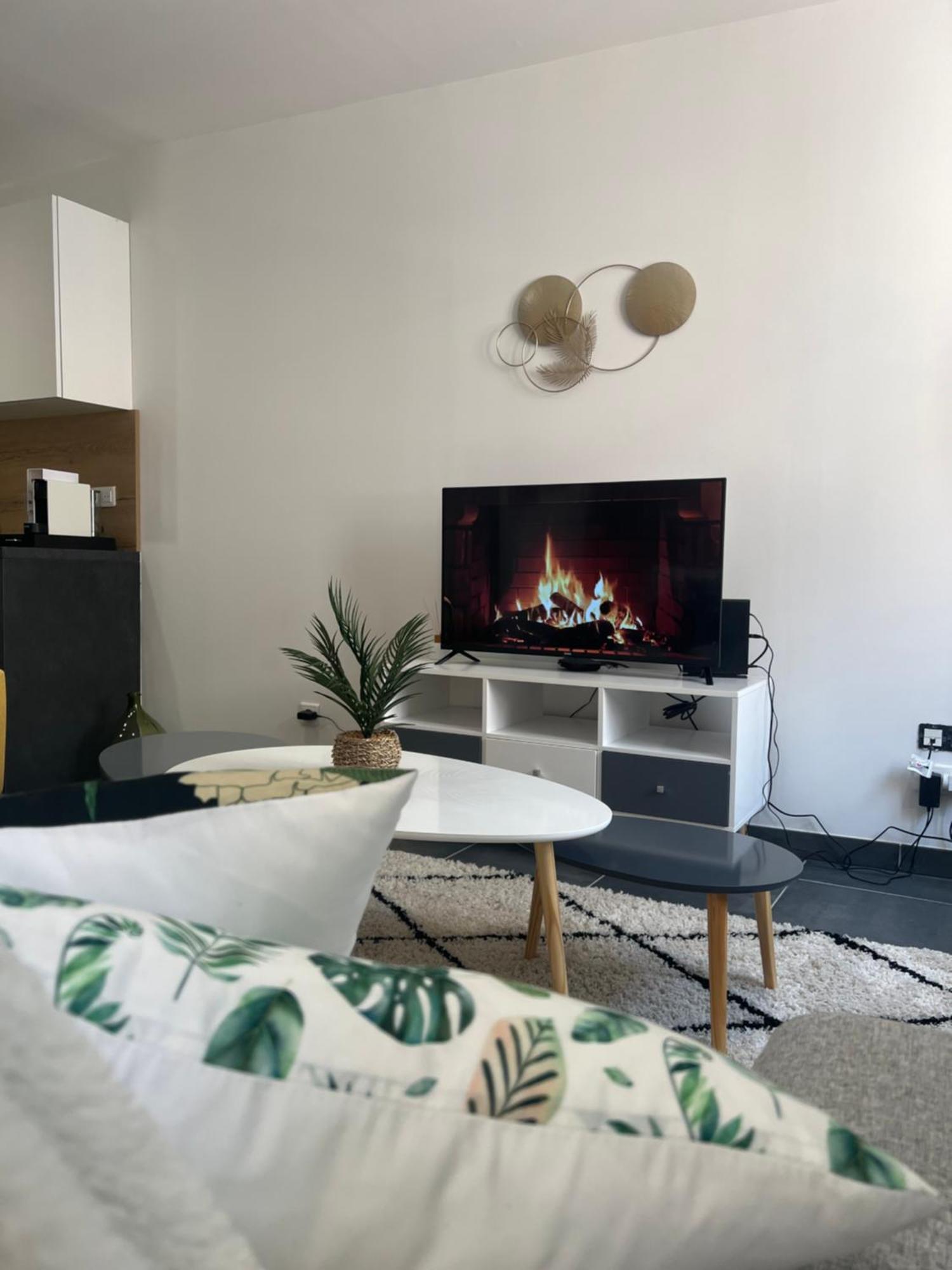 Le Cosy Apartment Crest Bagian luar foto
